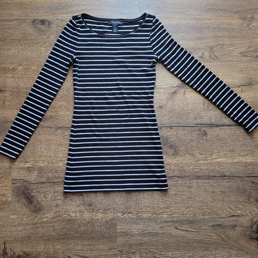 White House Black Market iconic black/white stripe long sleeve top